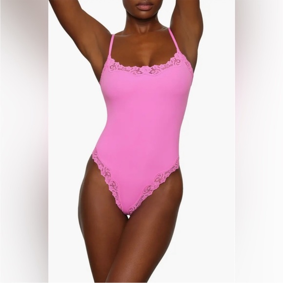 SKIMS Tops - NWT SKIMS FITS EVERYBODY CORDED LACE CAMI BODYSUIT IN NEON ORCHID S